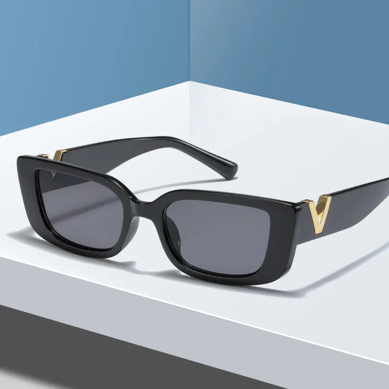 The Vixen — Classic Black Cat-Eye Sunglasses